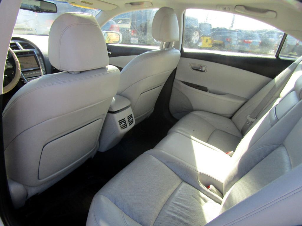 Lexus ES 350 Sedan 2011