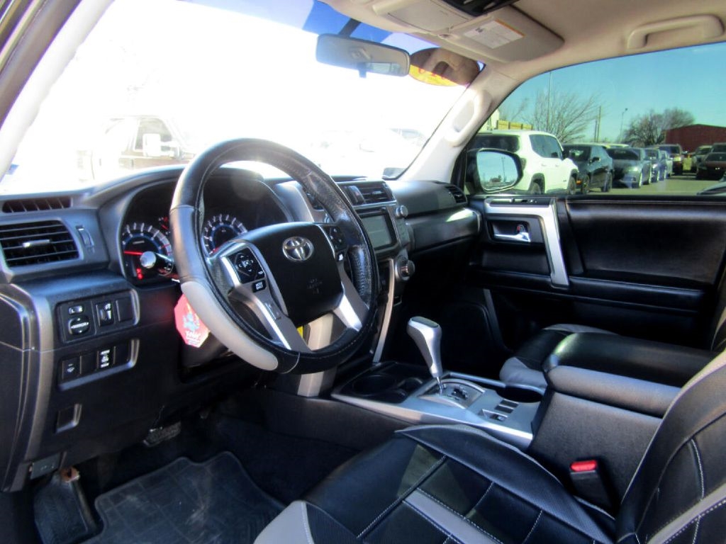 Toyota 4Runner SR5 2WD 2016