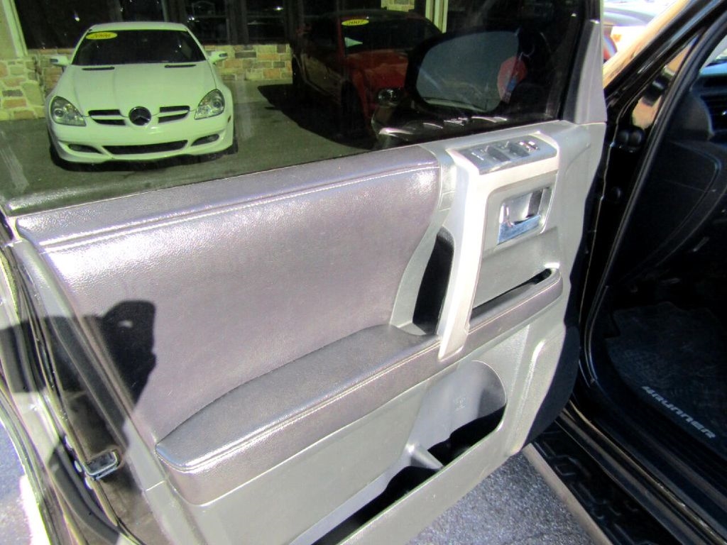 Toyota 4Runner SR5 2WD 2016