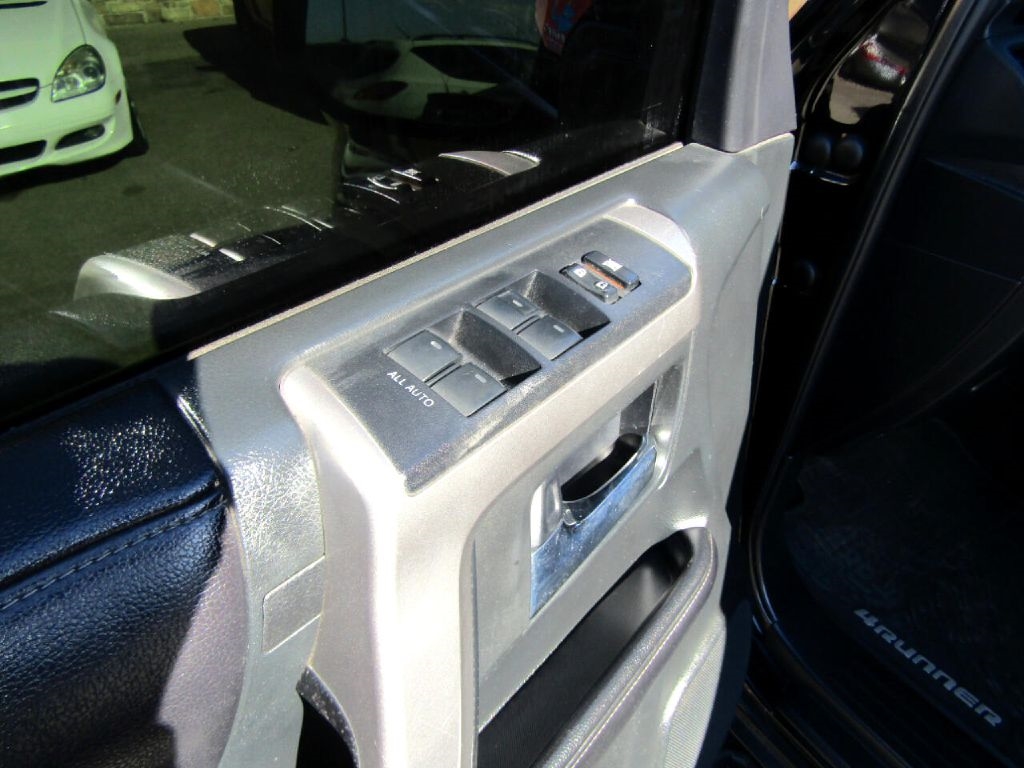 Toyota 4Runner SR5 2WD 2016