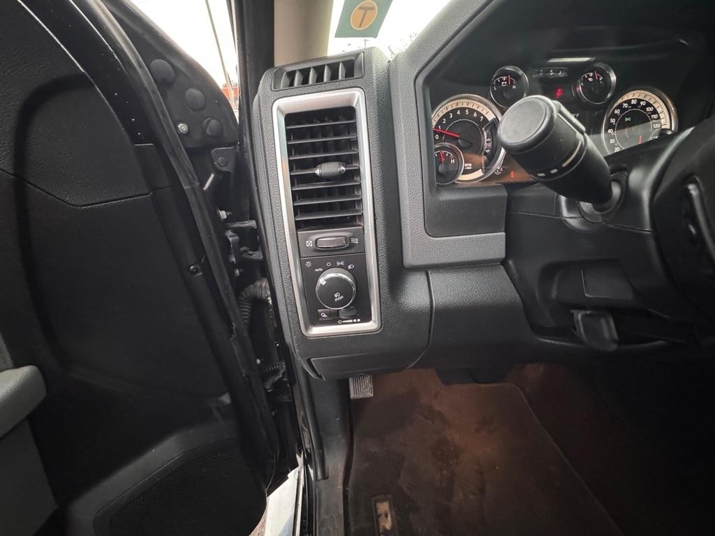 RAM 1500 SLT Crew Cab SWB 2WD 2017