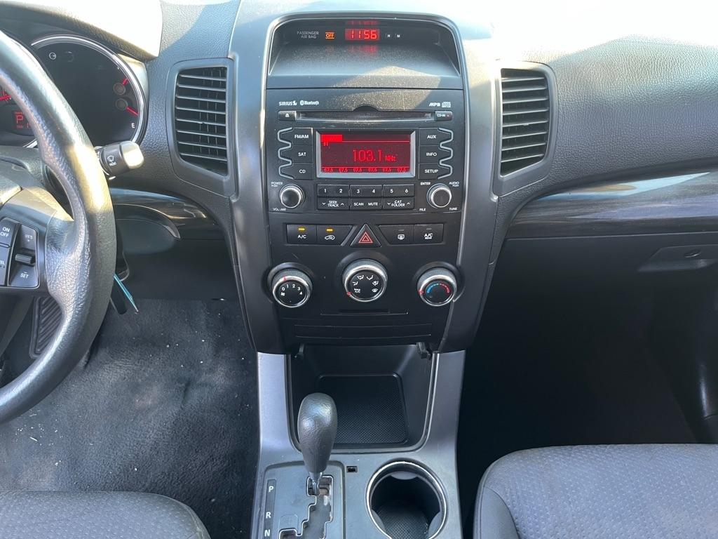 Kia Sorento LX 2WD 2011