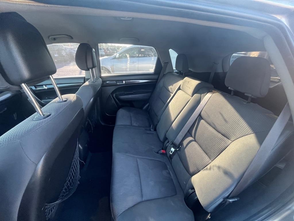 Kia Sorento LX 2WD 2011