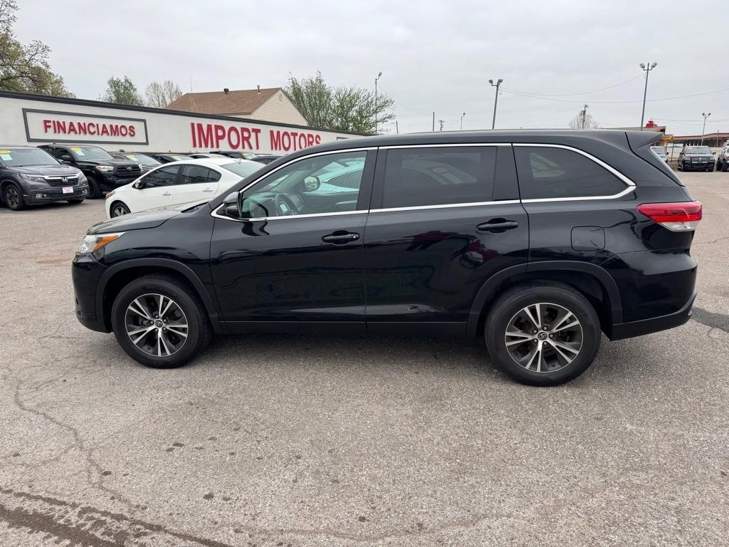 Toyota Highlander LE Plus FWD V6 2019