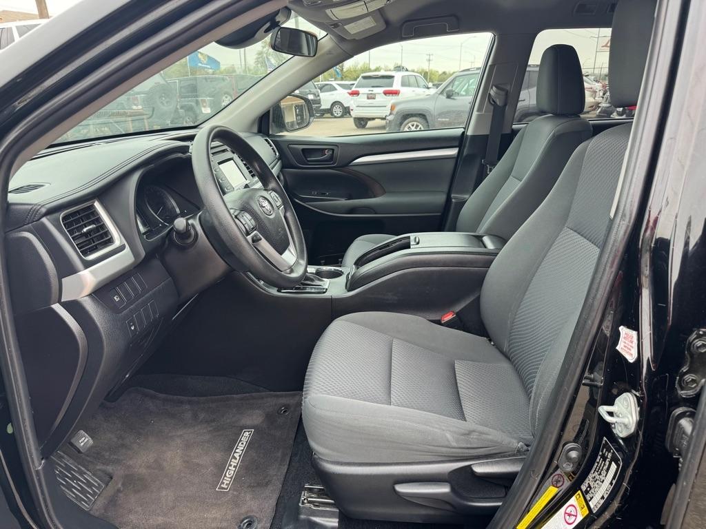 Toyota Highlander LE Plus FWD V6 2019