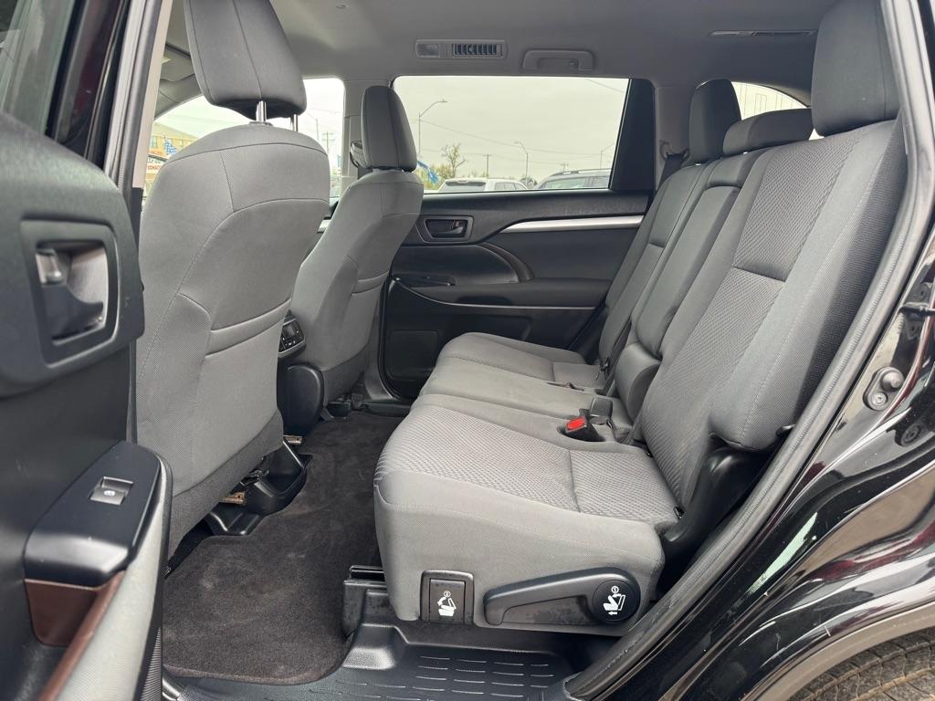 Toyota Highlander LE Plus FWD V6 2019