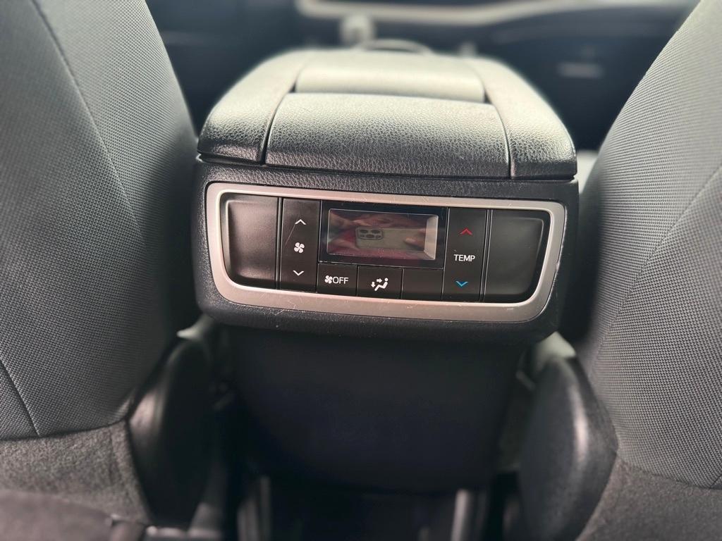 Toyota Highlander LE Plus FWD V6 2019