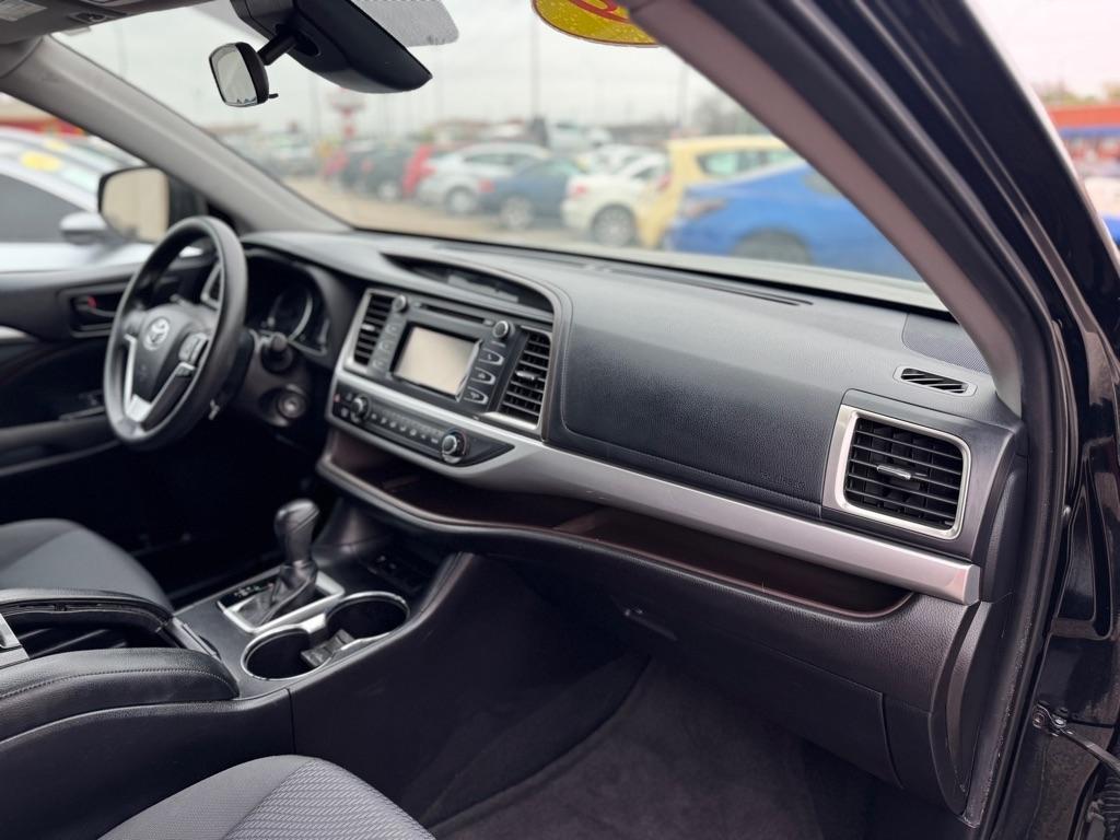 Toyota Highlander LE Plus FWD V6 2019