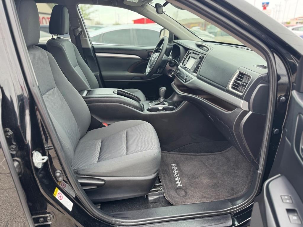 Toyota Highlander LE Plus FWD V6 2019