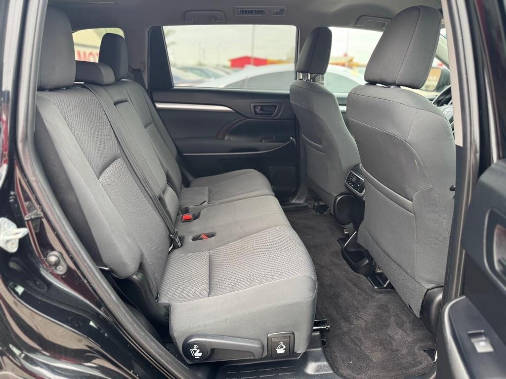 Toyota Highlander LE Plus FWD V6 2019
