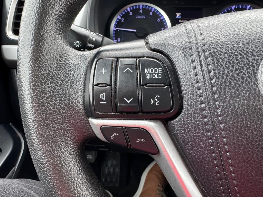 Toyota Highlander LE Plus FWD V6 2019