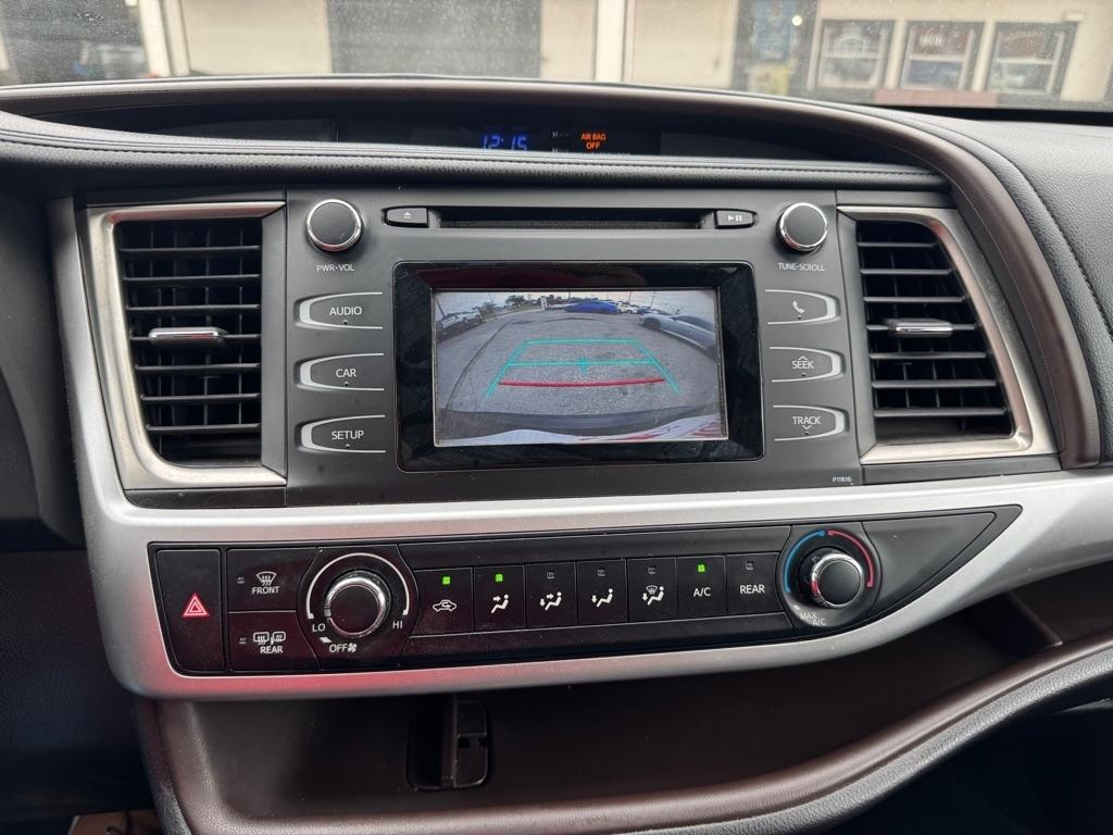 Toyota Highlander LE Plus FWD V6 2019