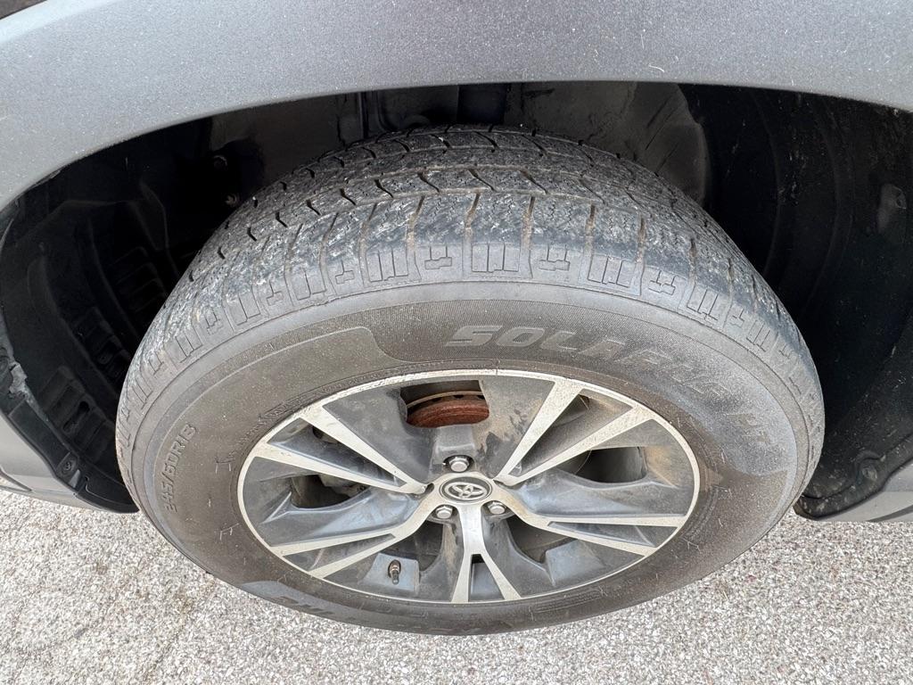 Toyota Highlander LE Plus FWD V6 2019