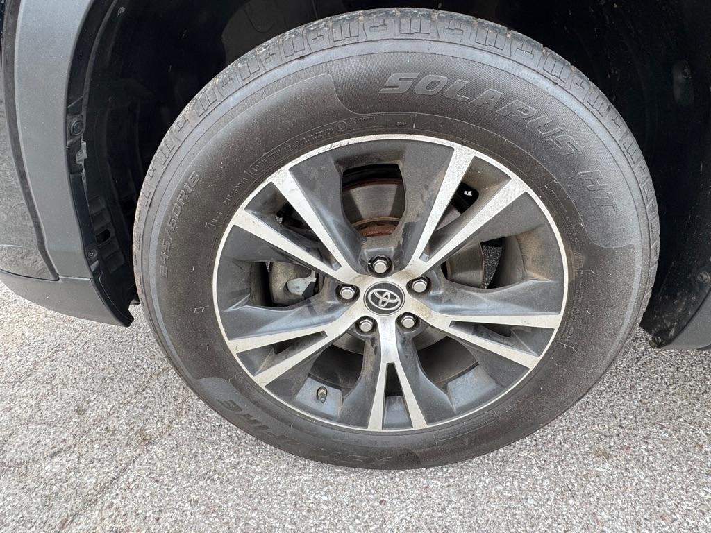 Toyota Highlander LE Plus FWD V6 2019