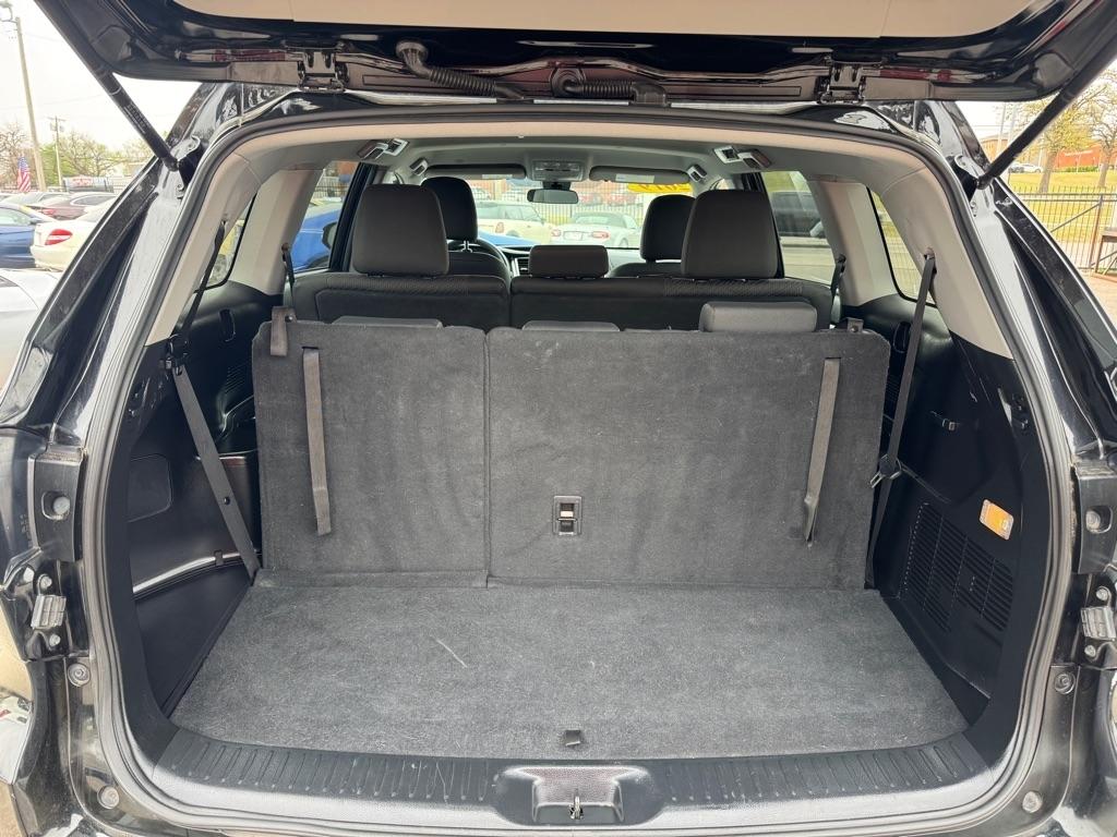 Toyota Highlander LE Plus FWD V6 2019