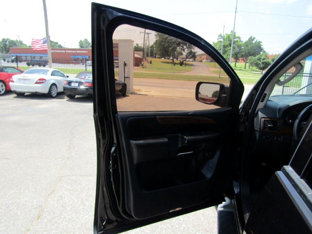 Nissan Armada Platinum 4WD 2010