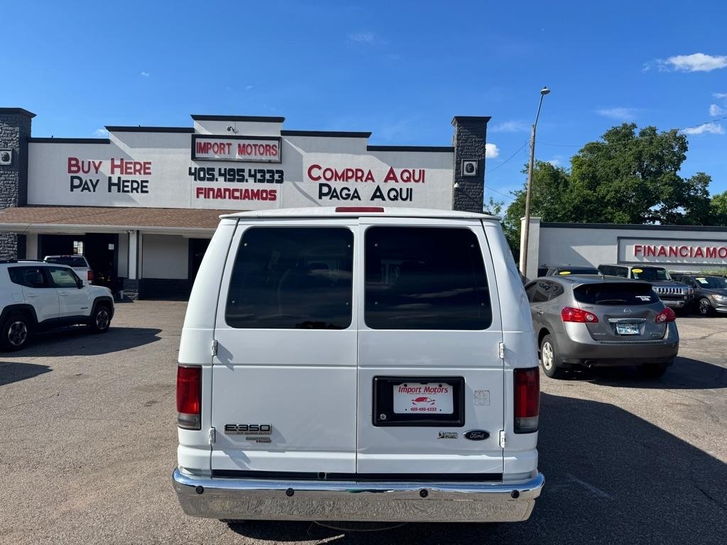 Ford Econoline E-350 Super Duty 2011