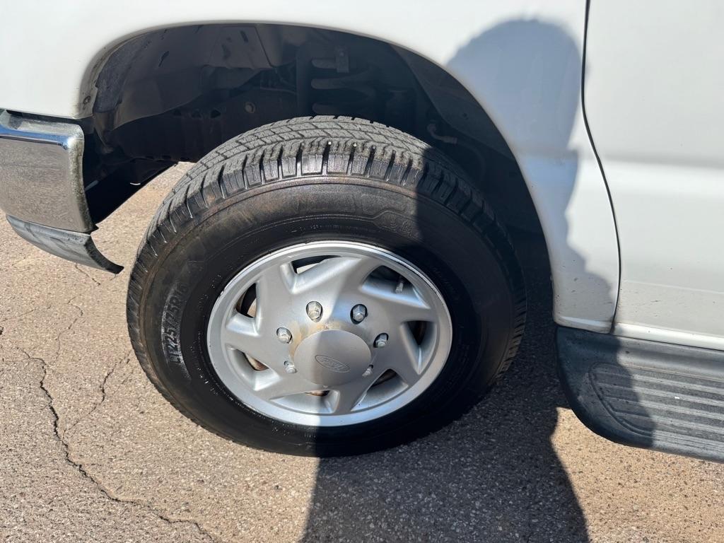 Ford Econoline E-350 Super Duty 2011