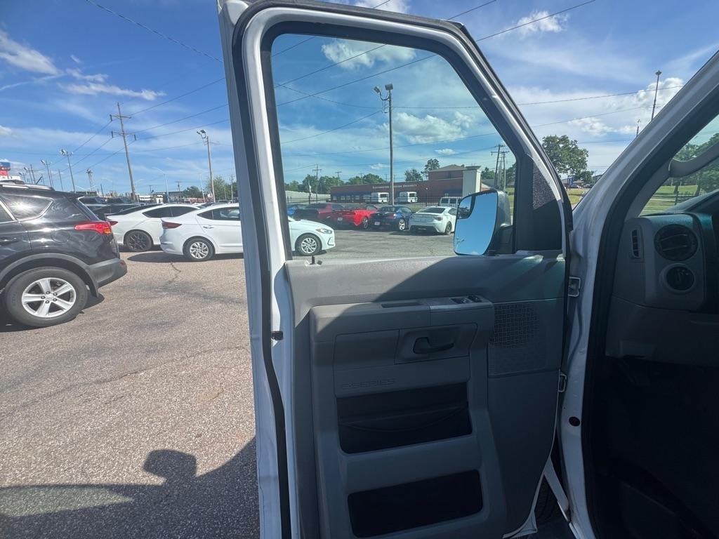 Ford Econoline E-350 Super Duty 2011