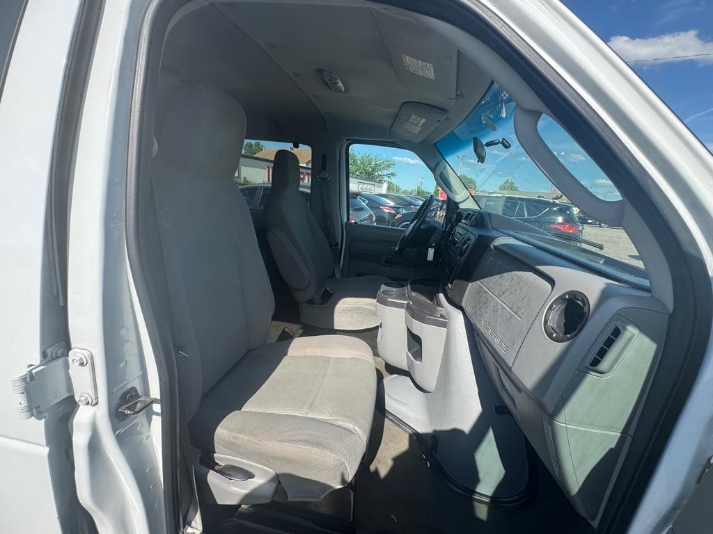 Ford Econoline E-350 Super Duty 2011