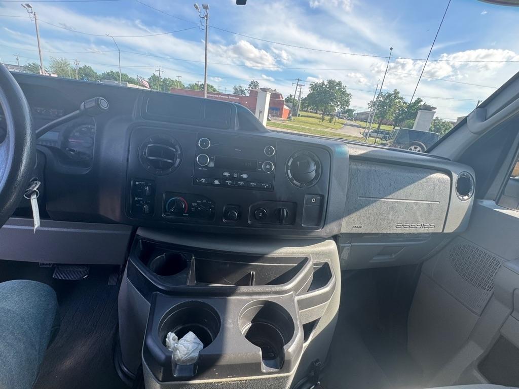 Ford Econoline E-350 Super Duty 2011