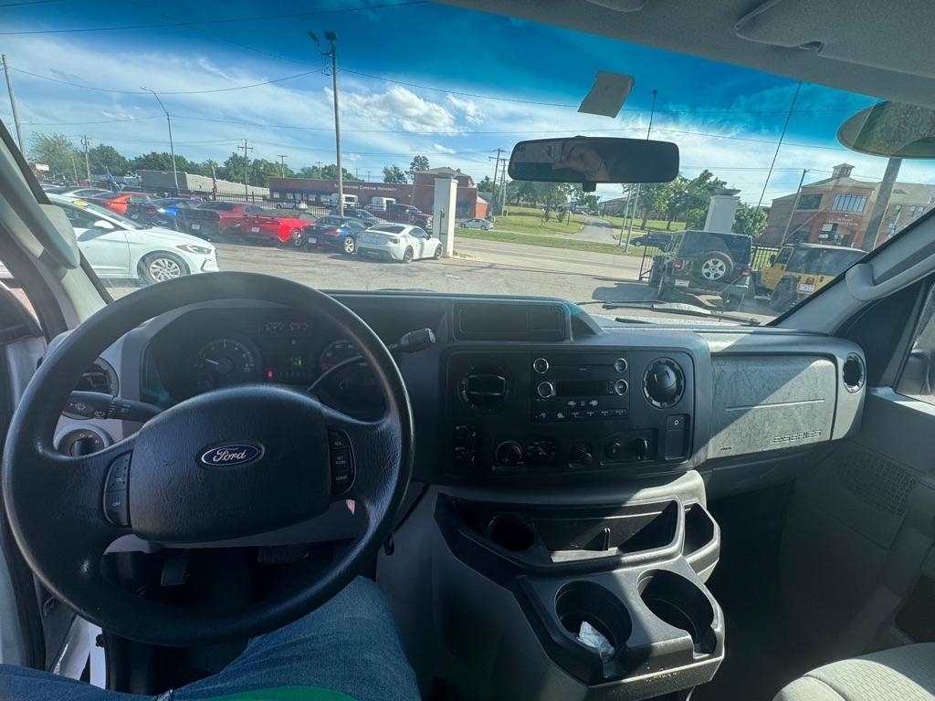 Ford Econoline E-350 Super Duty 2011