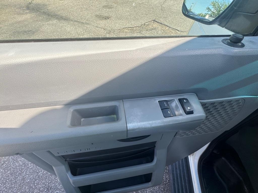 Ford Econoline E-350 Super Duty 2011