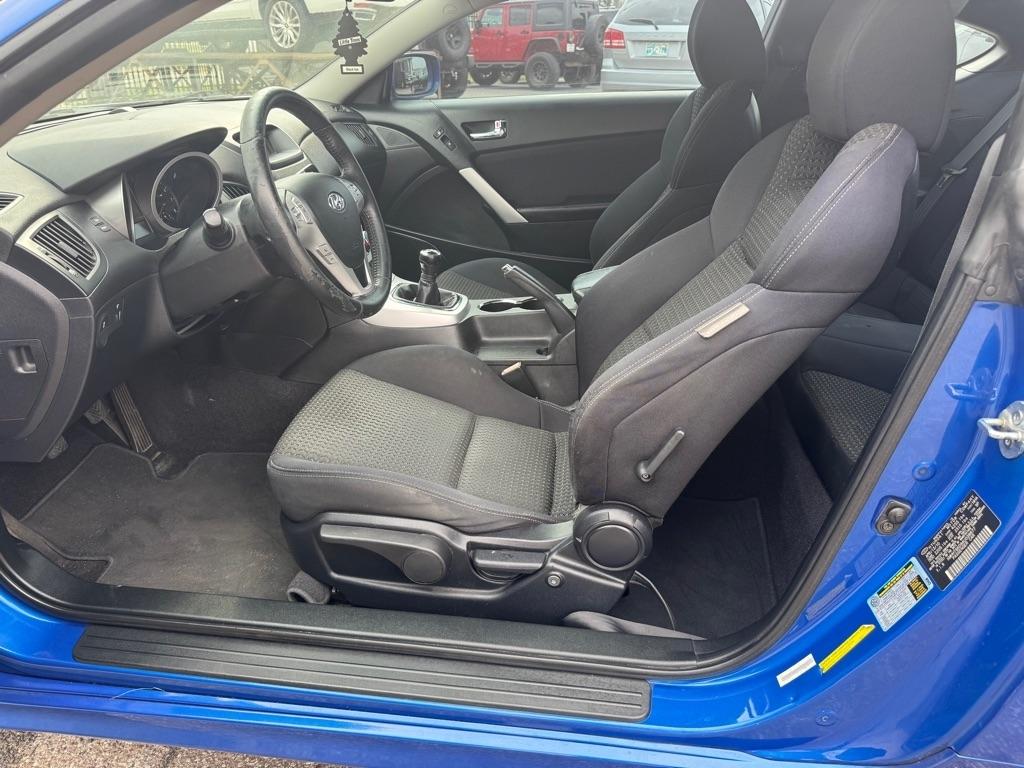 Hyundai Genesis Coupe 2.0T Manual 2010
