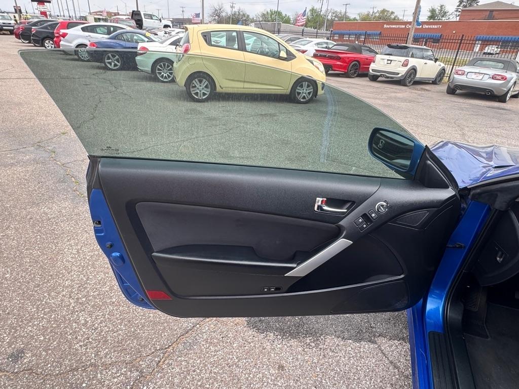 Hyundai Genesis Coupe 2.0T Manual 2010