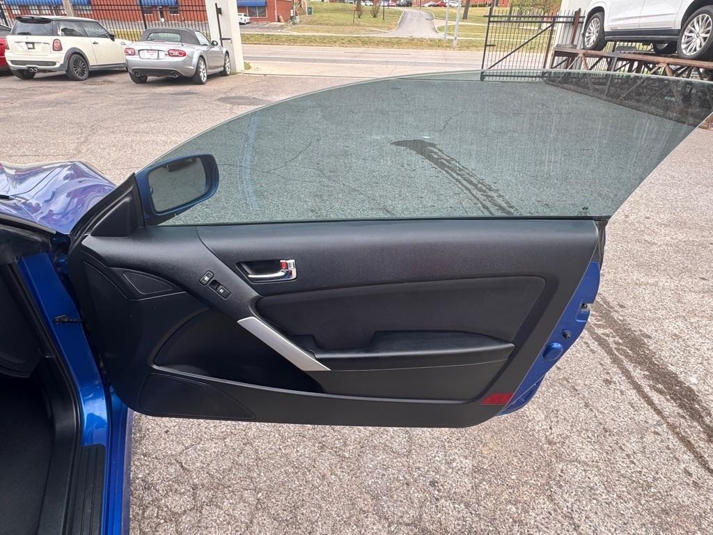 Hyundai Genesis Coupe 2.0T Manual 2010