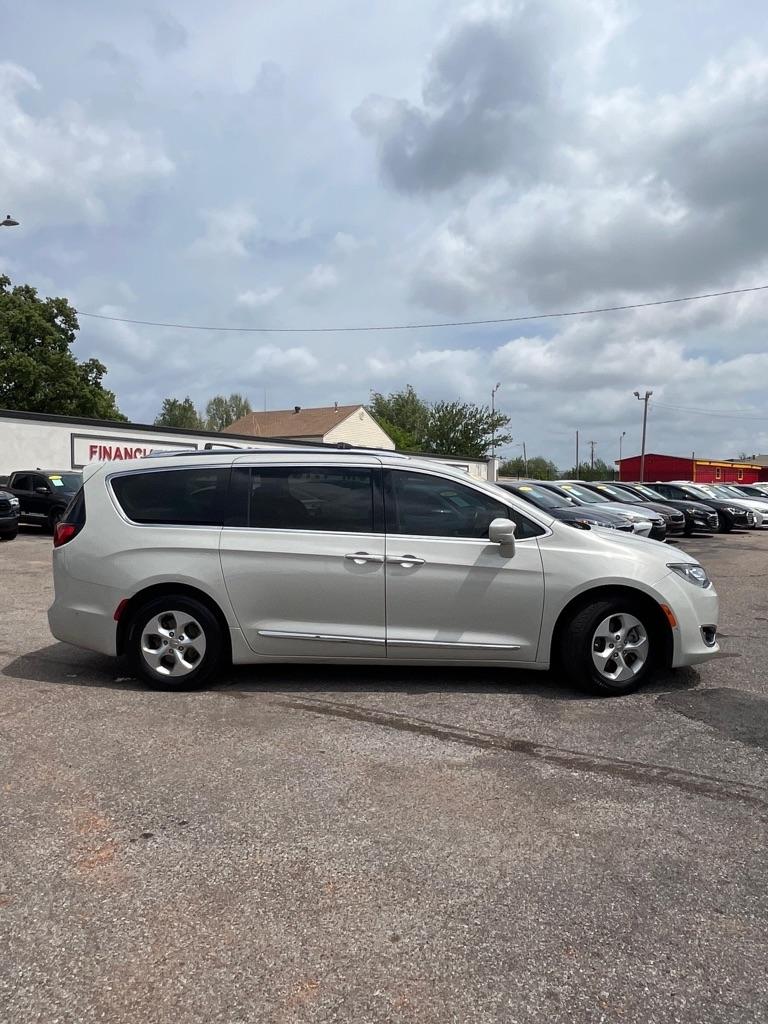 Chrysler Pacifica Touring-L Plus 2017
