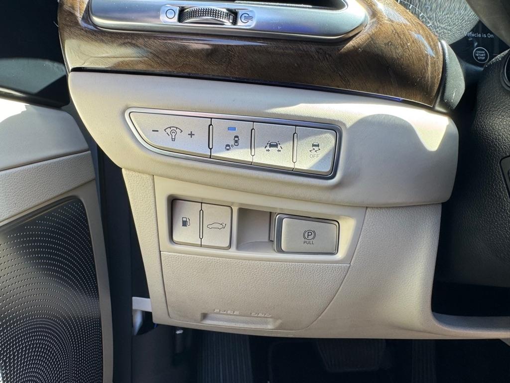 Genesis G90 Premium 2017