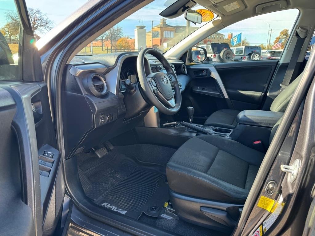 Toyota RAV4 LE FWD 2018