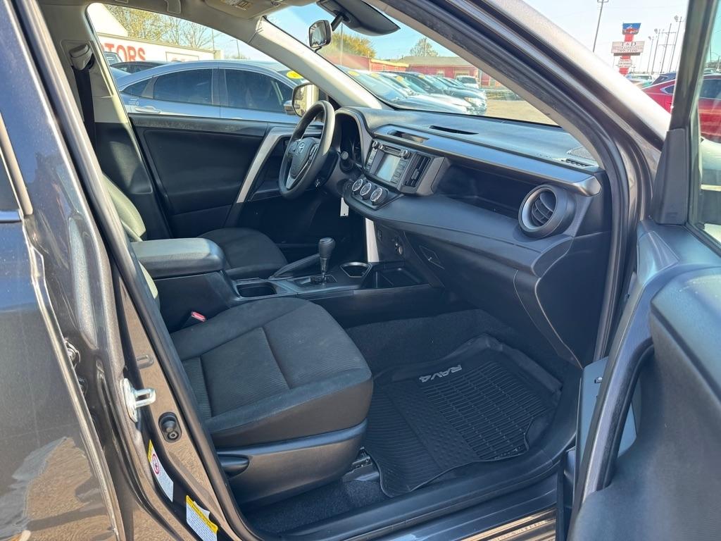 Toyota RAV4 LE FWD 2018