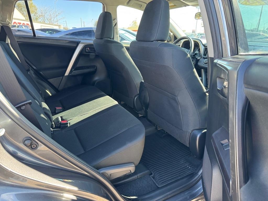 Toyota RAV4 LE FWD 2018