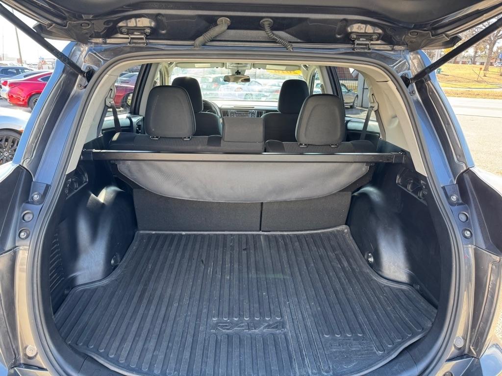 Toyota RAV4 LE FWD 2018