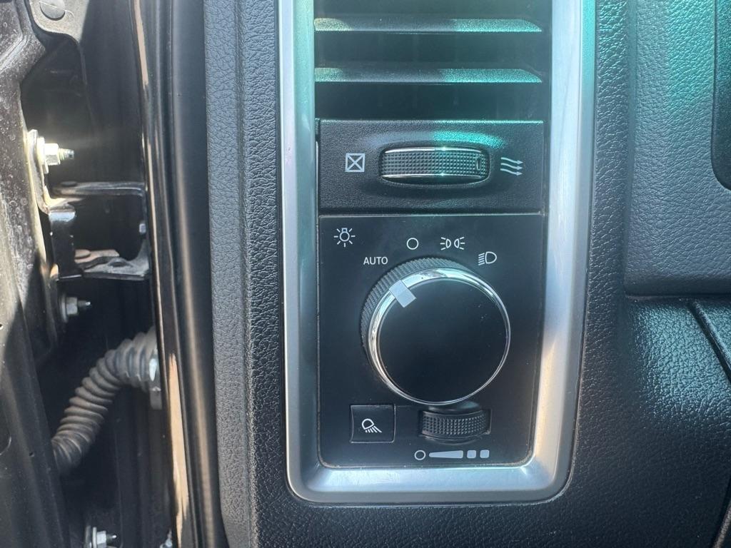 RAM 1500 SLT Quad Cab 2WD 2017
