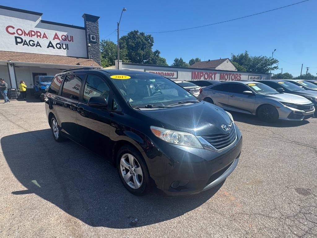 Toyota Sienna LE 8-Passenger 2017