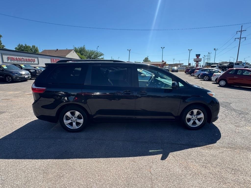 Toyota Sienna LE 8-Passenger 2017