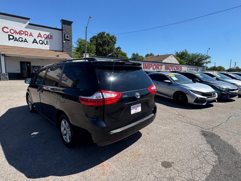 Toyota Sienna LE 8-Passenger 2017