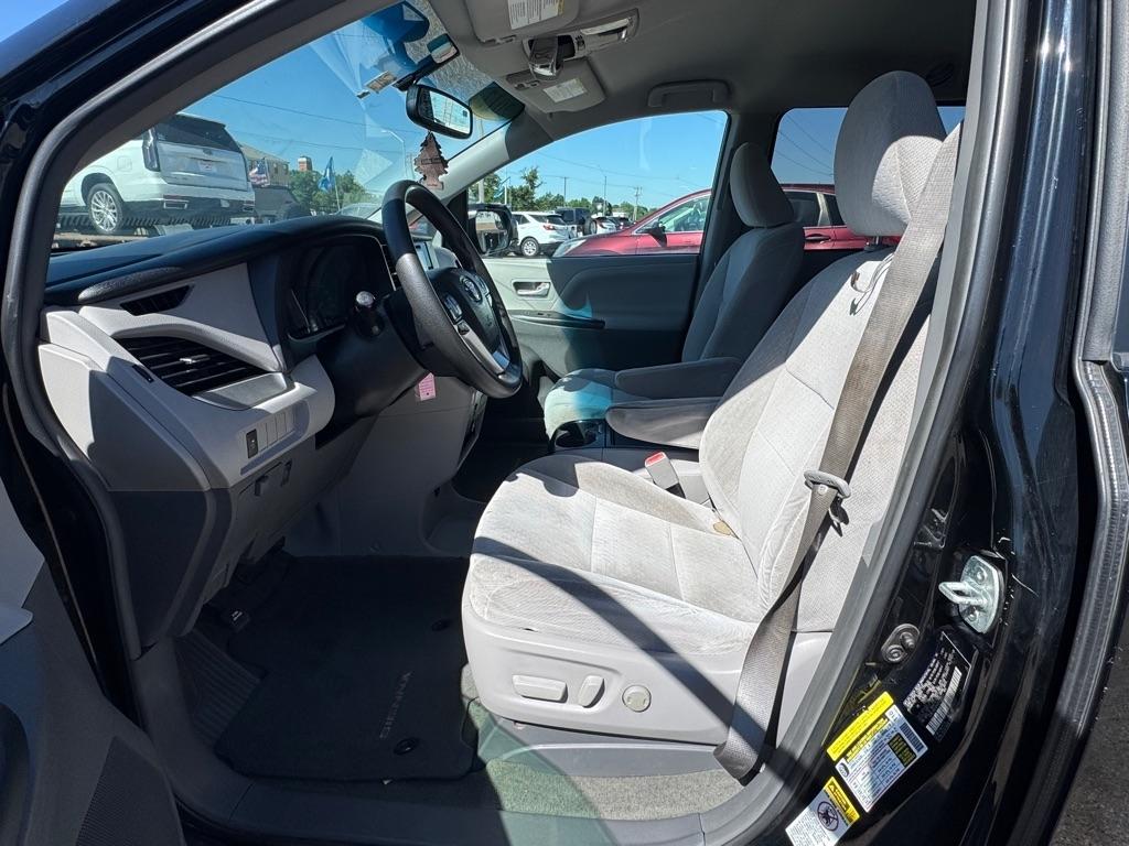 Toyota Sienna LE 8-Passenger 2017