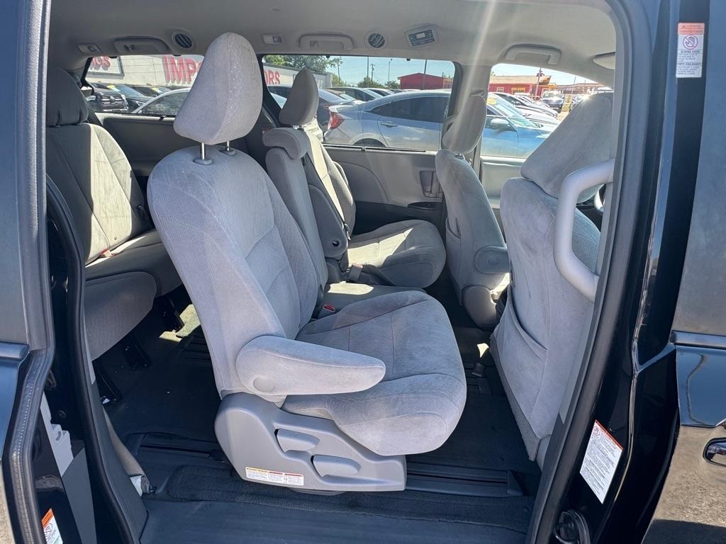 Toyota Sienna LE 8-Passenger 2017