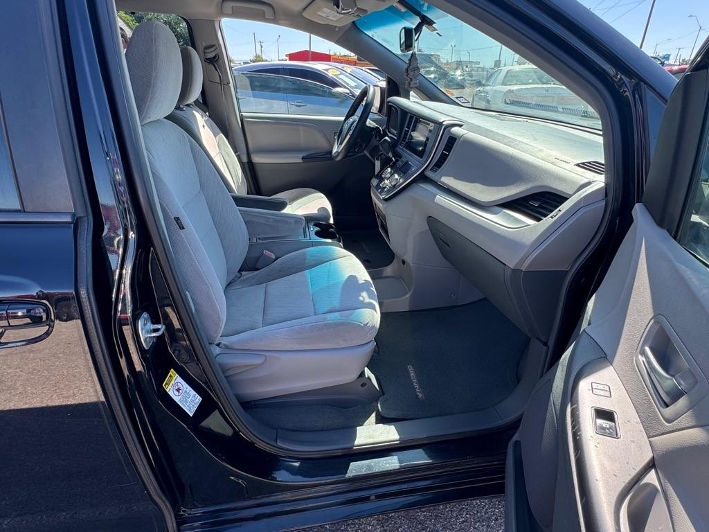 Toyota Sienna LE 8-Passenger 2017