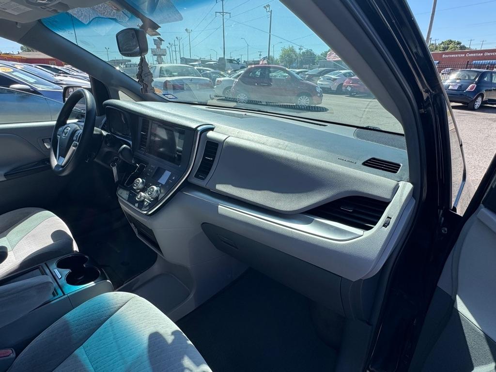 Toyota Sienna LE 8-Passenger 2017