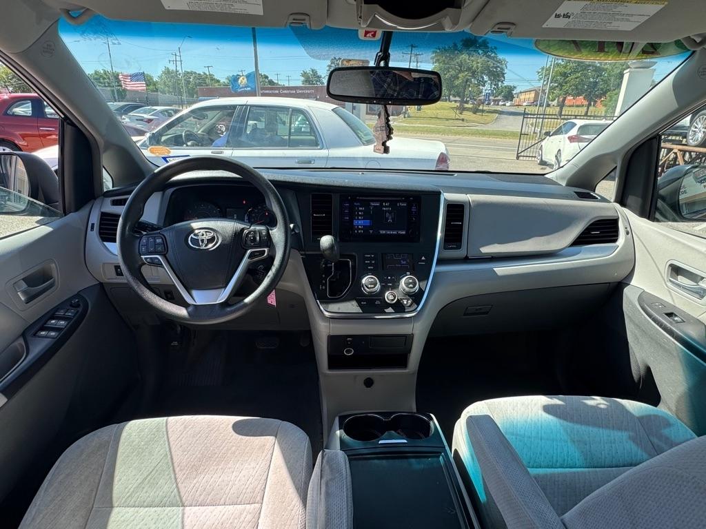 Toyota Sienna LE 8-Passenger 2017