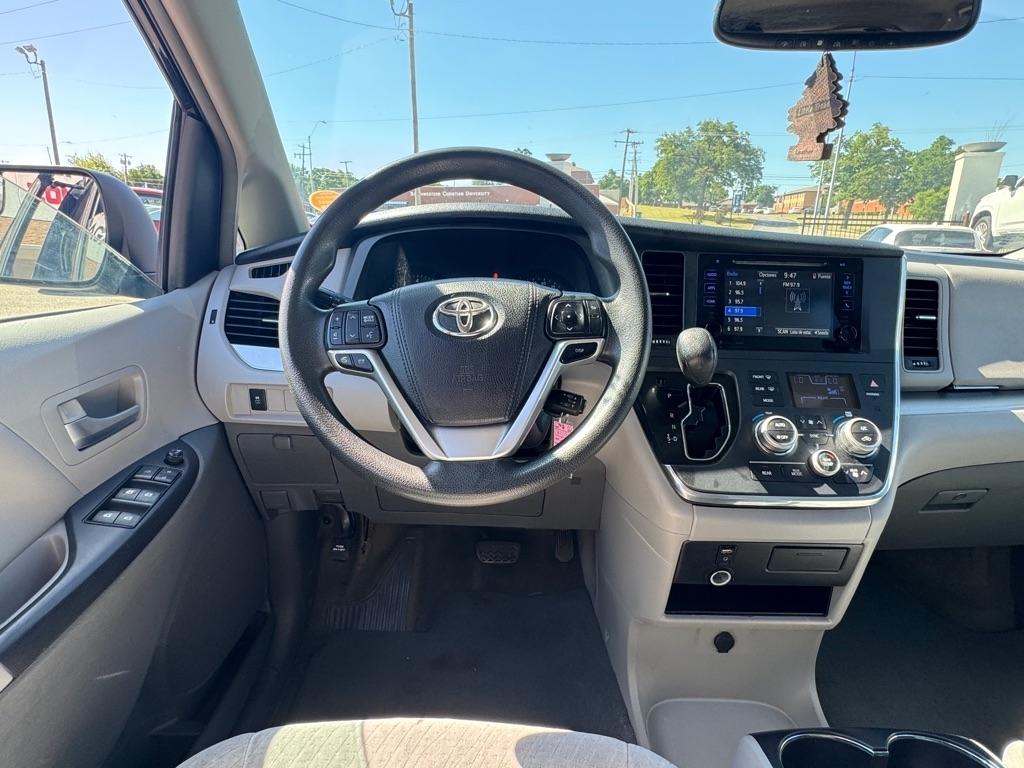 Toyota Sienna LE 8-Passenger 2017