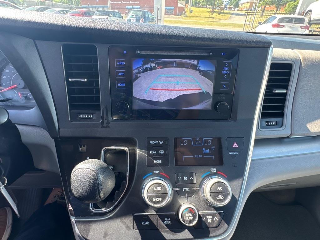 Toyota Sienna LE 8-Passenger 2017