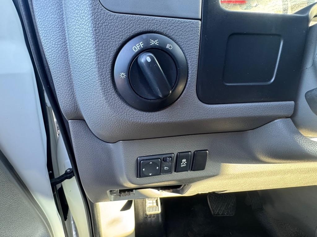 Nissan NV Cargo 1500 S 2015