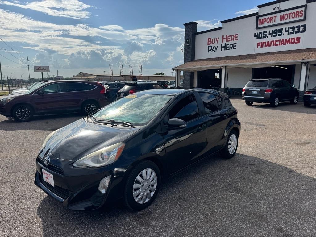 2016 Toyota Prius c Two's photo