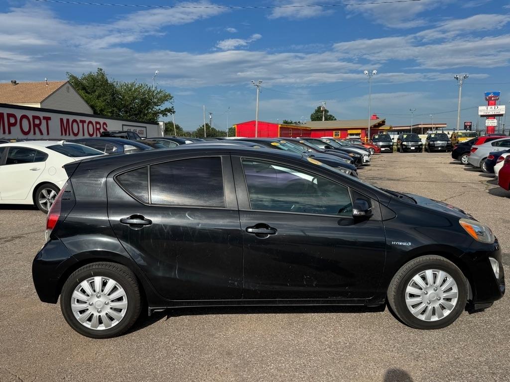 Toyota Prius c  2016